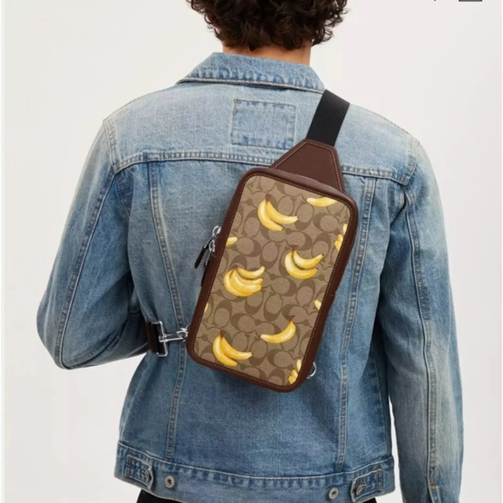 NWT COACH Sullivan Pack In‎ Signature Canvas With Banana Print